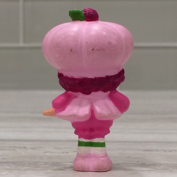 *LAST CHANCE* Strawberry Shortcake Raspberry Tart Mini Figurine - Picture 2 of 2